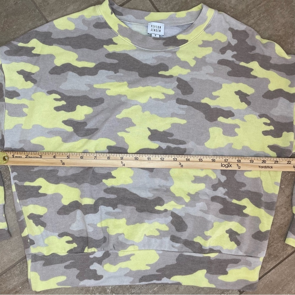 Evereve Peyton Jensen Neon Camo Soft Sweatshirt Women’s Size Small - Picture 7 of 12